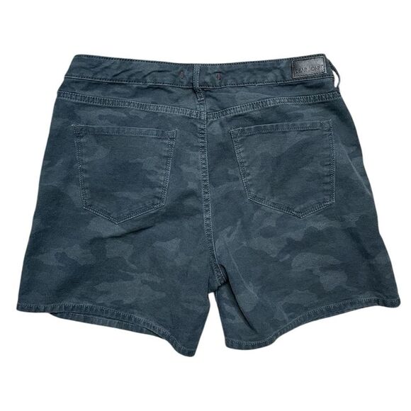 DEAR JOHN Camo Denim Shorts Size 28 - Picture 2 of 5